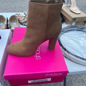 Shoe dazzle boots. Never worn. Size 8.5.